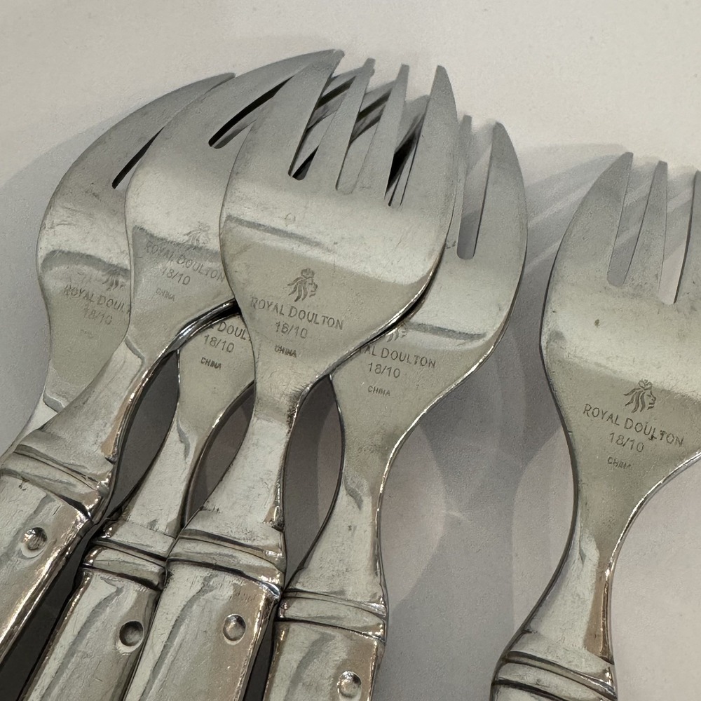 Royal Doulton 18/10 Stainless 6 Dinner Forks Riveted Handle 8.25" Unkwn Pattern - Picture 3 of 4